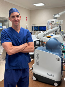 Mr Scott Tulloch orthopaedic surgeon with MAKO robot